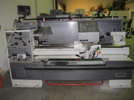Tornio parallelo MOMAC SM 260x1500 visualizzato  norme CE usato