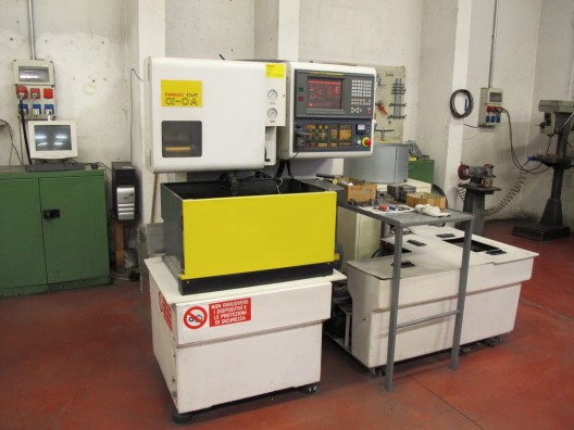 Elettroerosione a filo FANUC mod. ALFA 0A usata