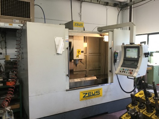 Centro di lavoro verticale ZEUS Crusader 2 usato