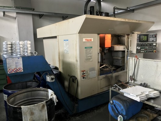 Centro di lavoro verticale MAZAK VTC 41 usato