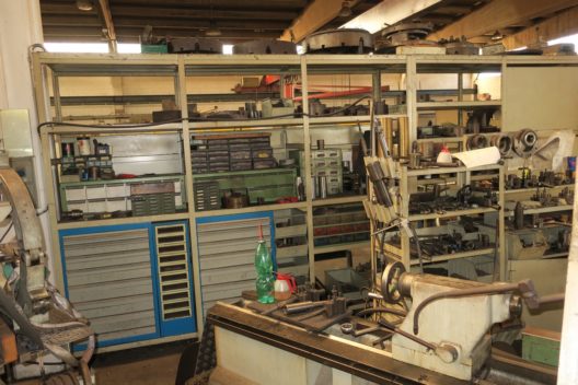 Attrezzatura usata per officina meccanica