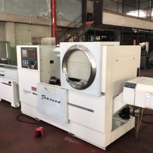 Tornio cnc 2 assi usato COLCHESTER TORNADO T2 con caricatore di barre