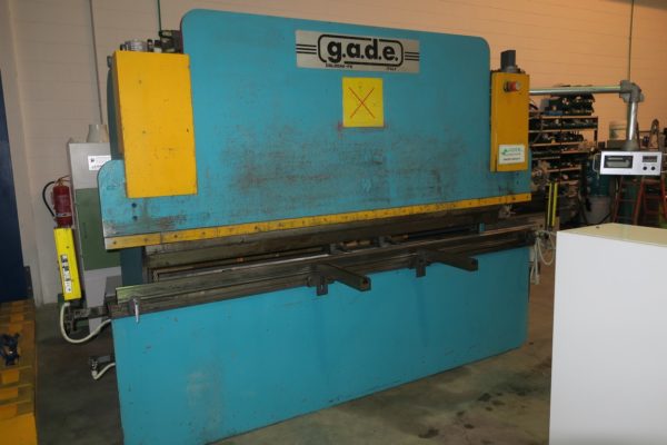 Pressopiegatrice idraulica cnc per lamiera GADE 3000 50 TON usata