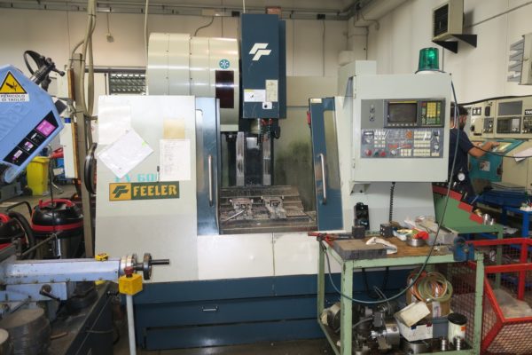 Centro di lavoro verticale FEELER FV600 Fanuc usato