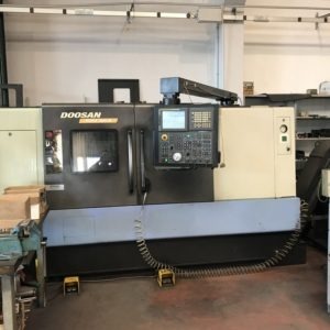 Tornio cnc DOOSAN PUMA 300 LMB con lunetta Usato