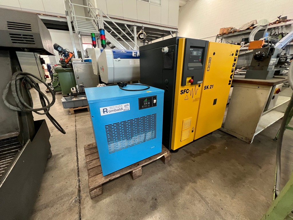 Compressore rotativo a vite silenziato inverter KASER SK21 SFC usato