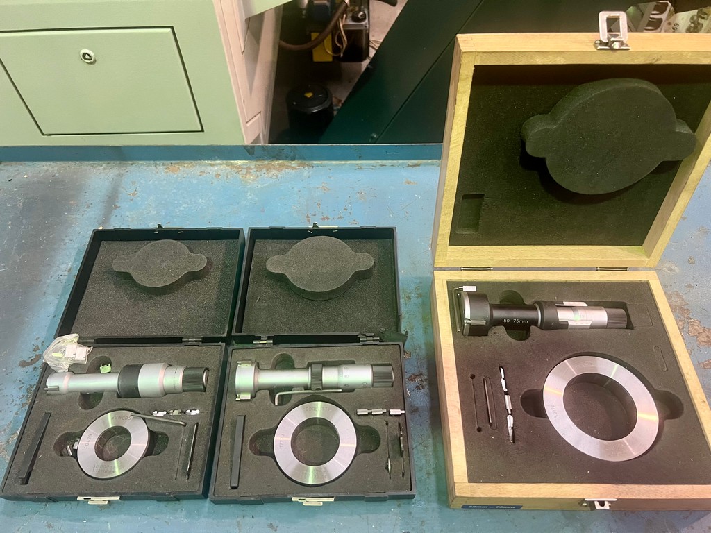 Set micrometri a tre punte per interni BOWERS usato 00005 Set micrometri a tre punte per interni BOWERS usato