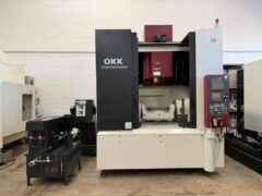 Centro di lavoro 5 assi continui ad alta velocità OKK VP600 5AX usato