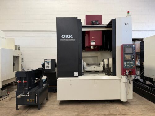 Centro di lavoro 5 assi continui ad alta velocità OKK VP600 5AX usato