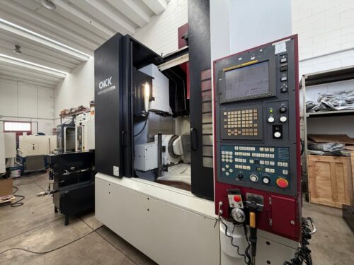 Centro di lavoro 5 assi continui ad alta velocità OKK VP600 5AX usato